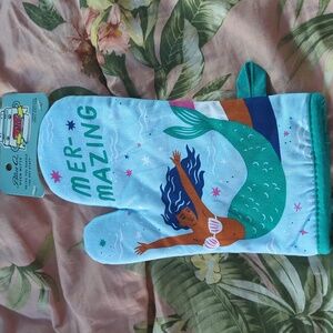 Blue Q Mer-Mazing mermaid oven mitt new